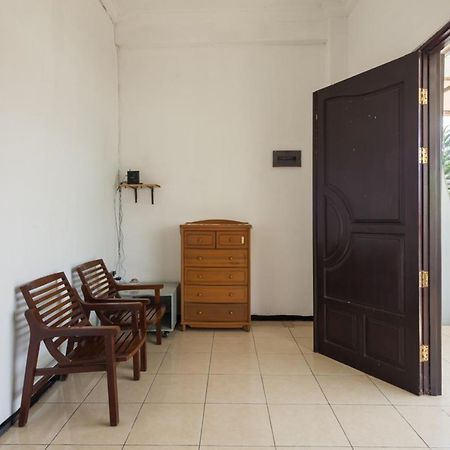 Reddoorz Near Widya Mandala University Сурабая Екстериор снимка
