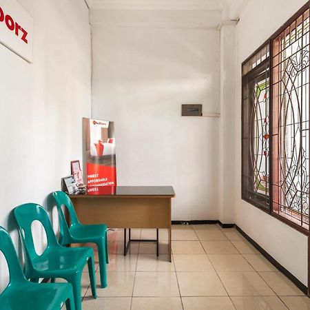 Reddoorz Near Widya Mandala University Сурабая Екстериор снимка