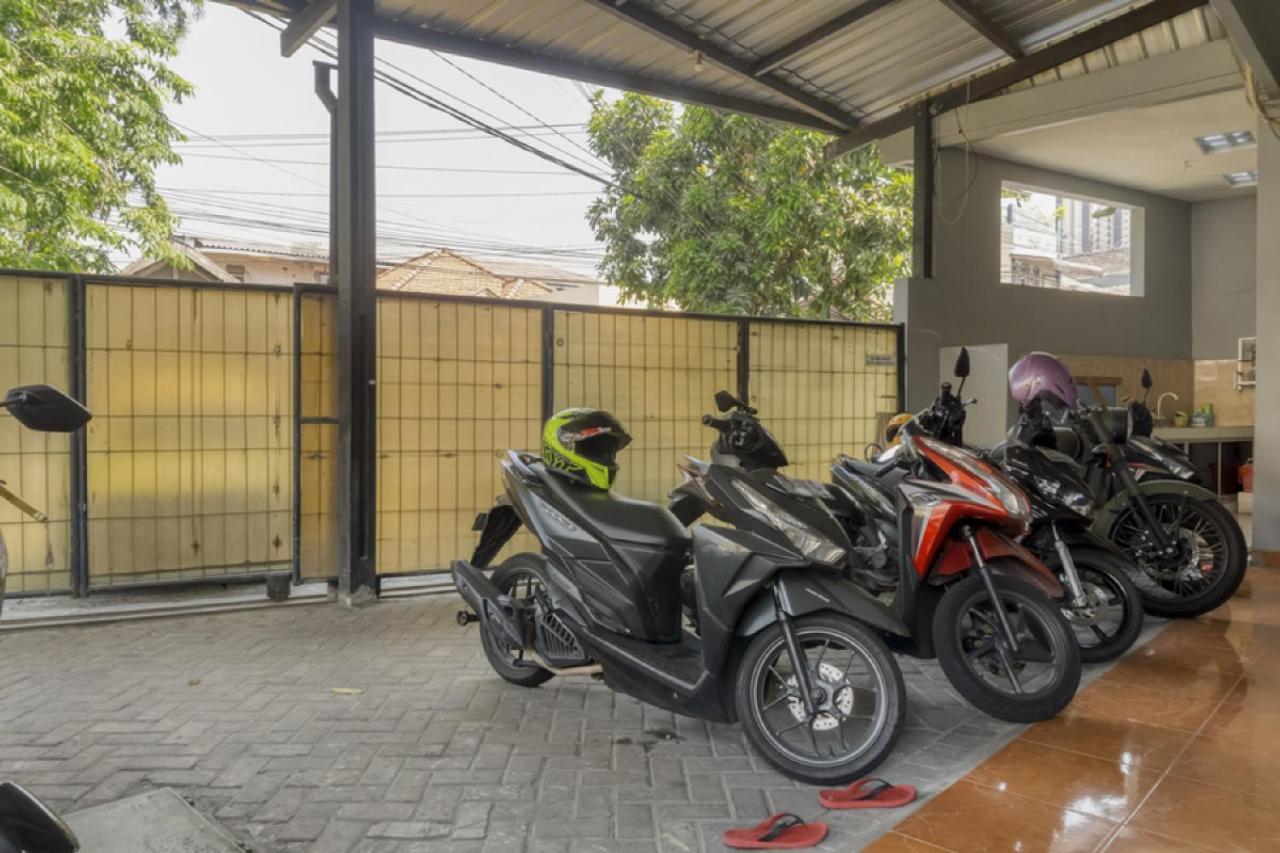 Reddoorz Near Widya Mandala University Сурабая Екстериор снимка