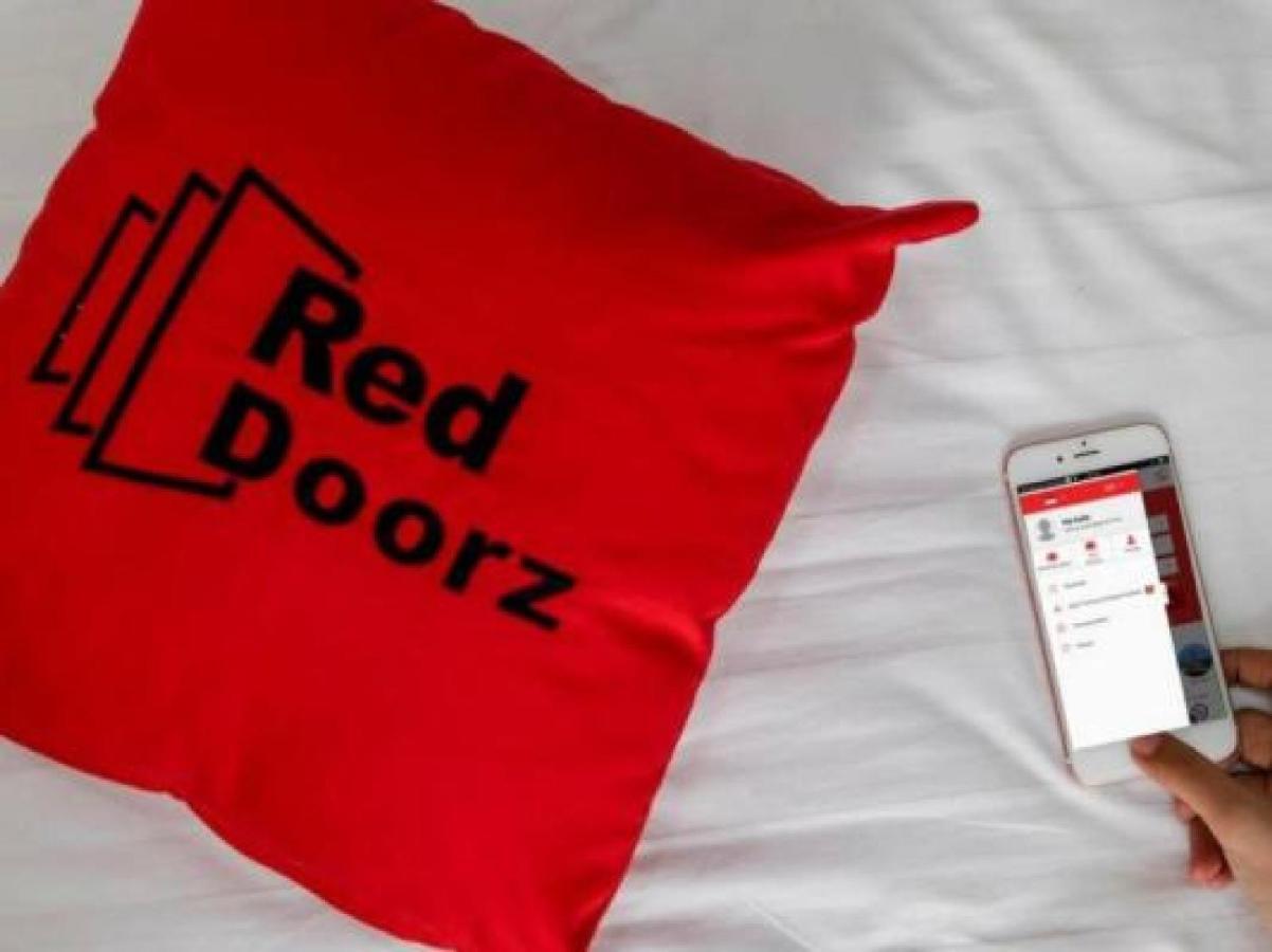 Reddoorz Near Widya Mandala University Сурабая Екстериор снимка