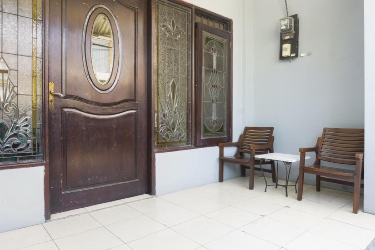 Reddoorz Near Widya Mandala University Сурабая Екстериор снимка