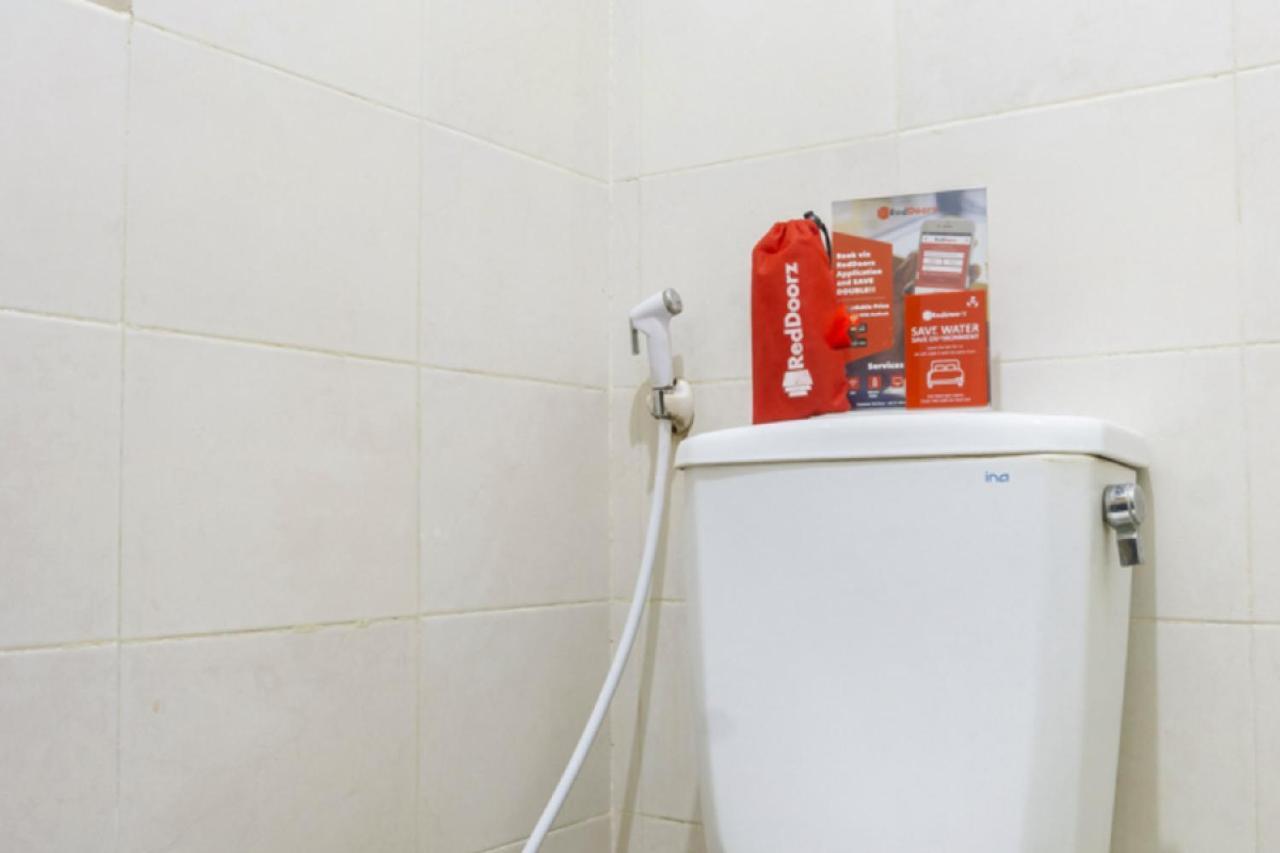 Reddoorz Near Widya Mandala University Сурабая Екстериор снимка