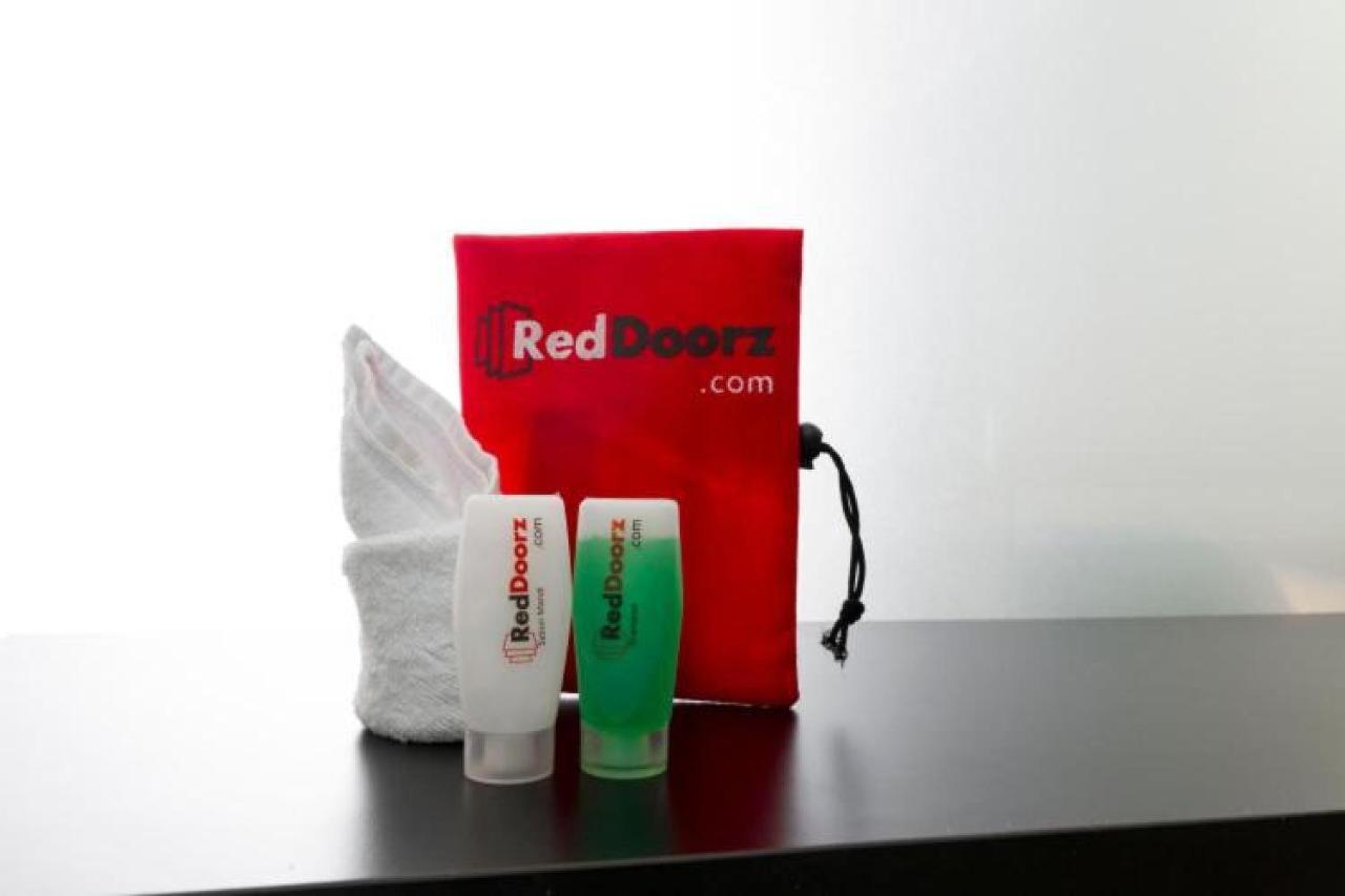 Reddoorz Near Widya Mandala University Сурабая Екстериор снимка