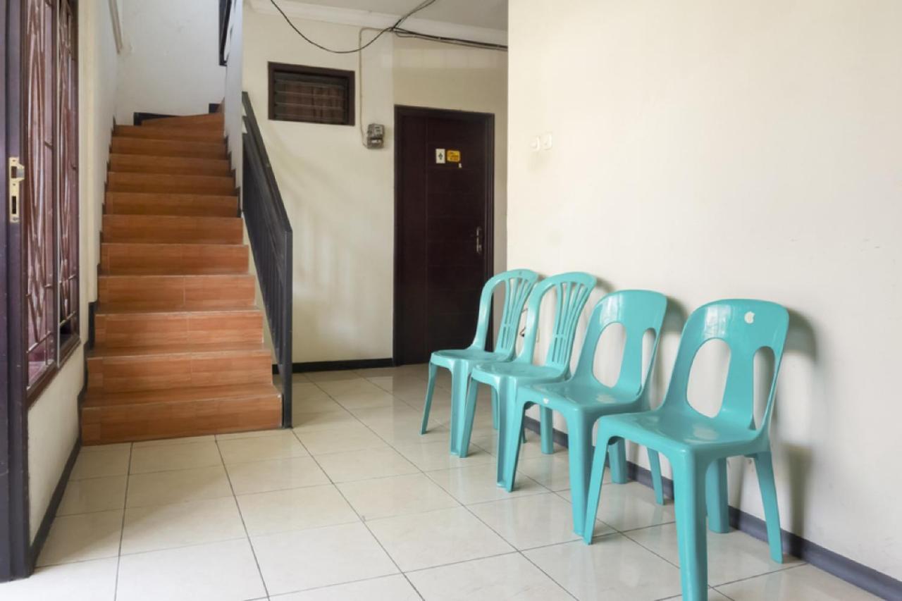 Reddoorz Near Widya Mandala University Сурабая Екстериор снимка