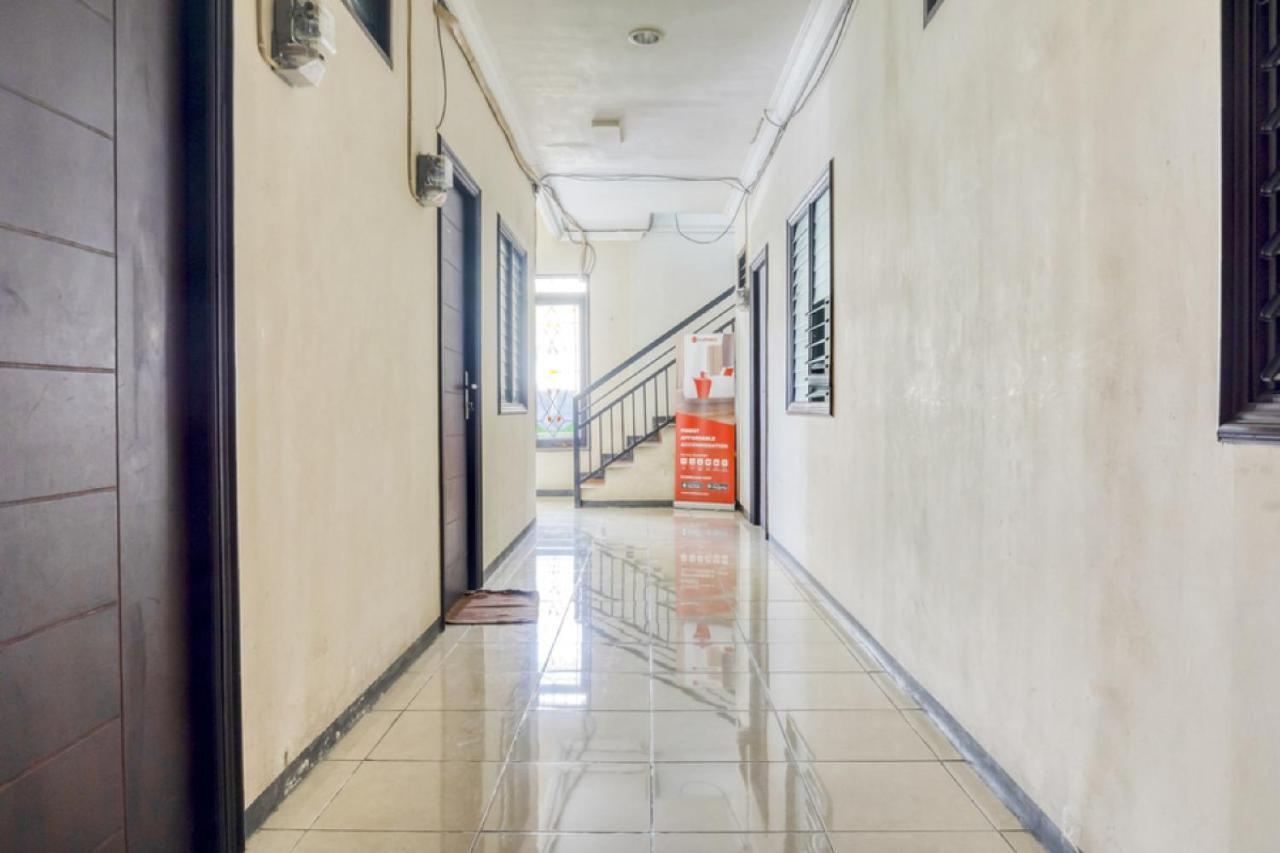 Reddoorz Near Widya Mandala University Сурабая Екстериор снимка