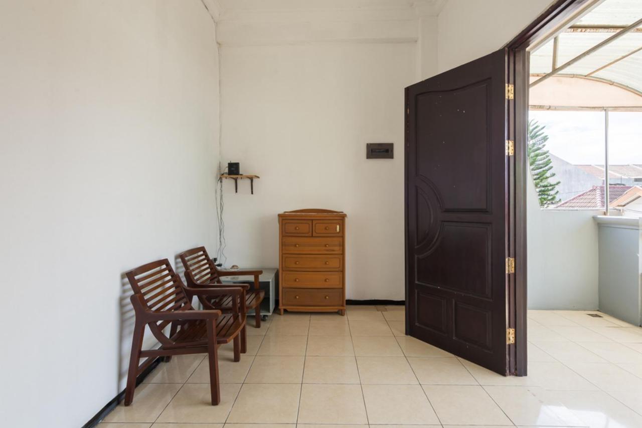 Reddoorz Near Widya Mandala University Сурабая Екстериор снимка