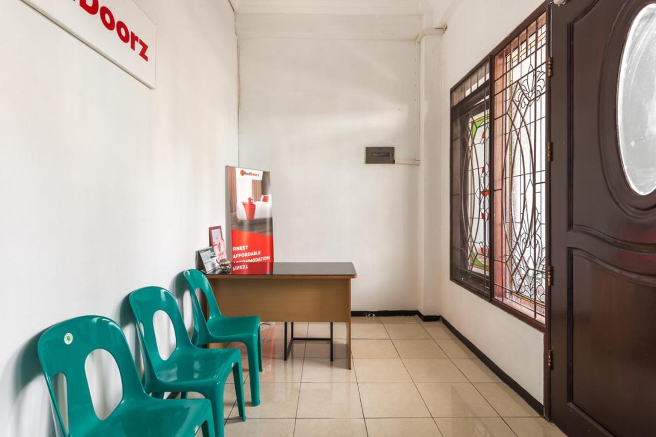 Reddoorz Near Widya Mandala University Сурабая Екстериор снимка