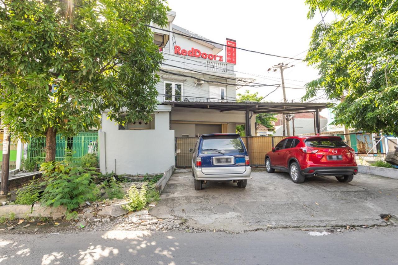 Reddoorz Near Widya Mandala University Сурабая Екстериор снимка