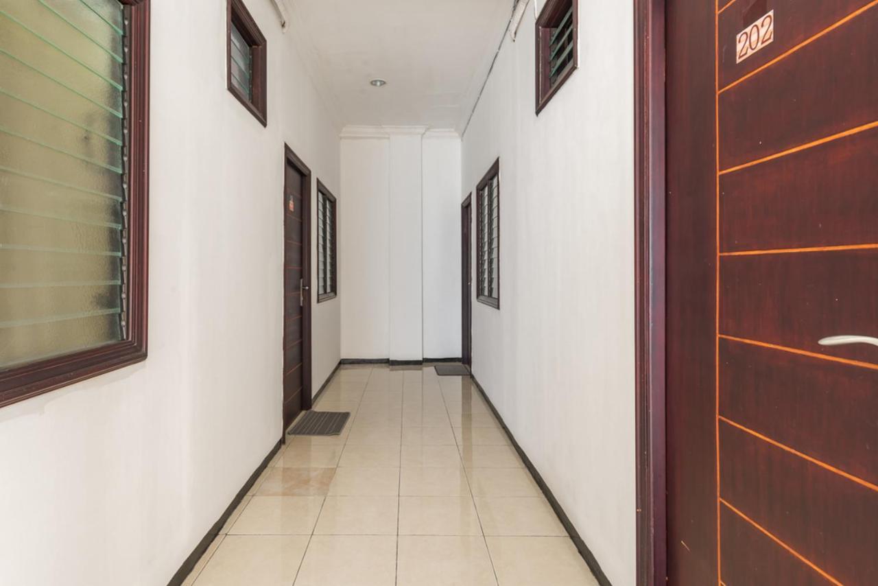 Reddoorz Near Widya Mandala University Сурабая Екстериор снимка
