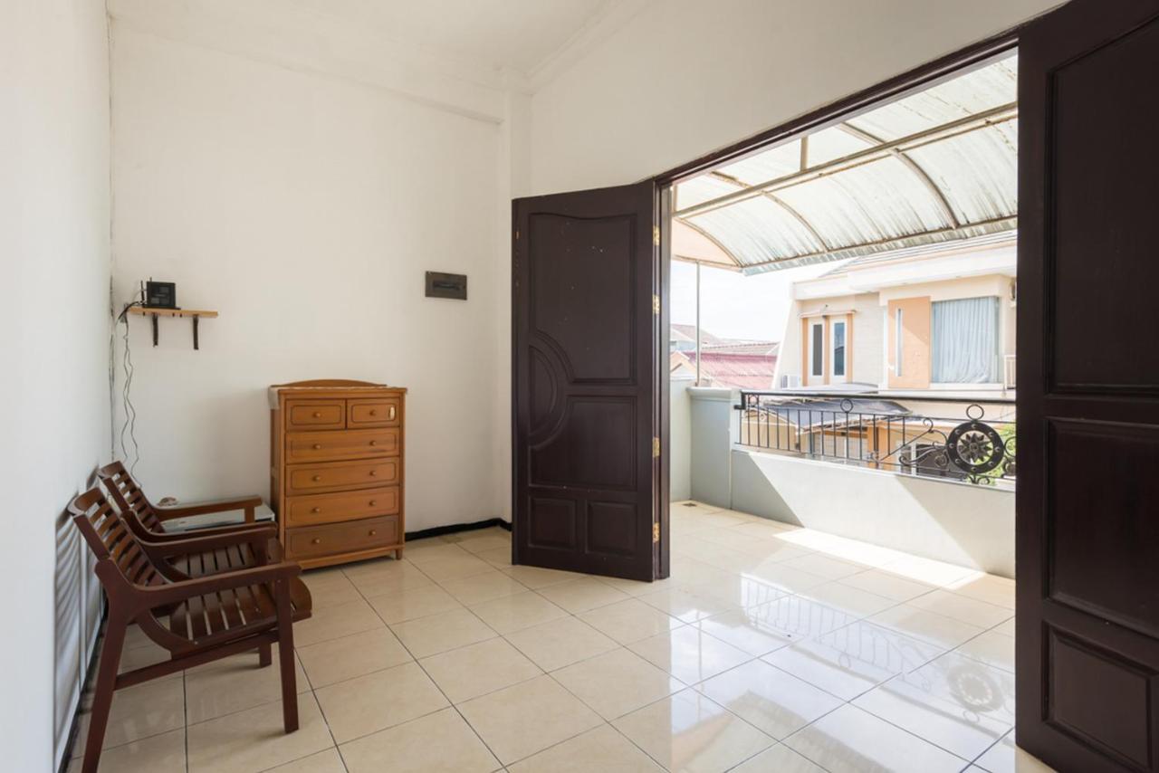 Reddoorz Near Widya Mandala University Сурабая Екстериор снимка