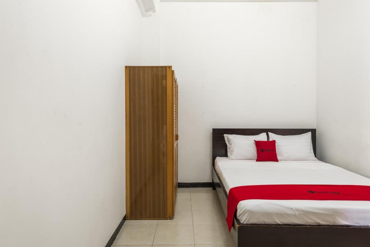 Reddoorz Near Widya Mandala University Сурабая Екстериор снимка
