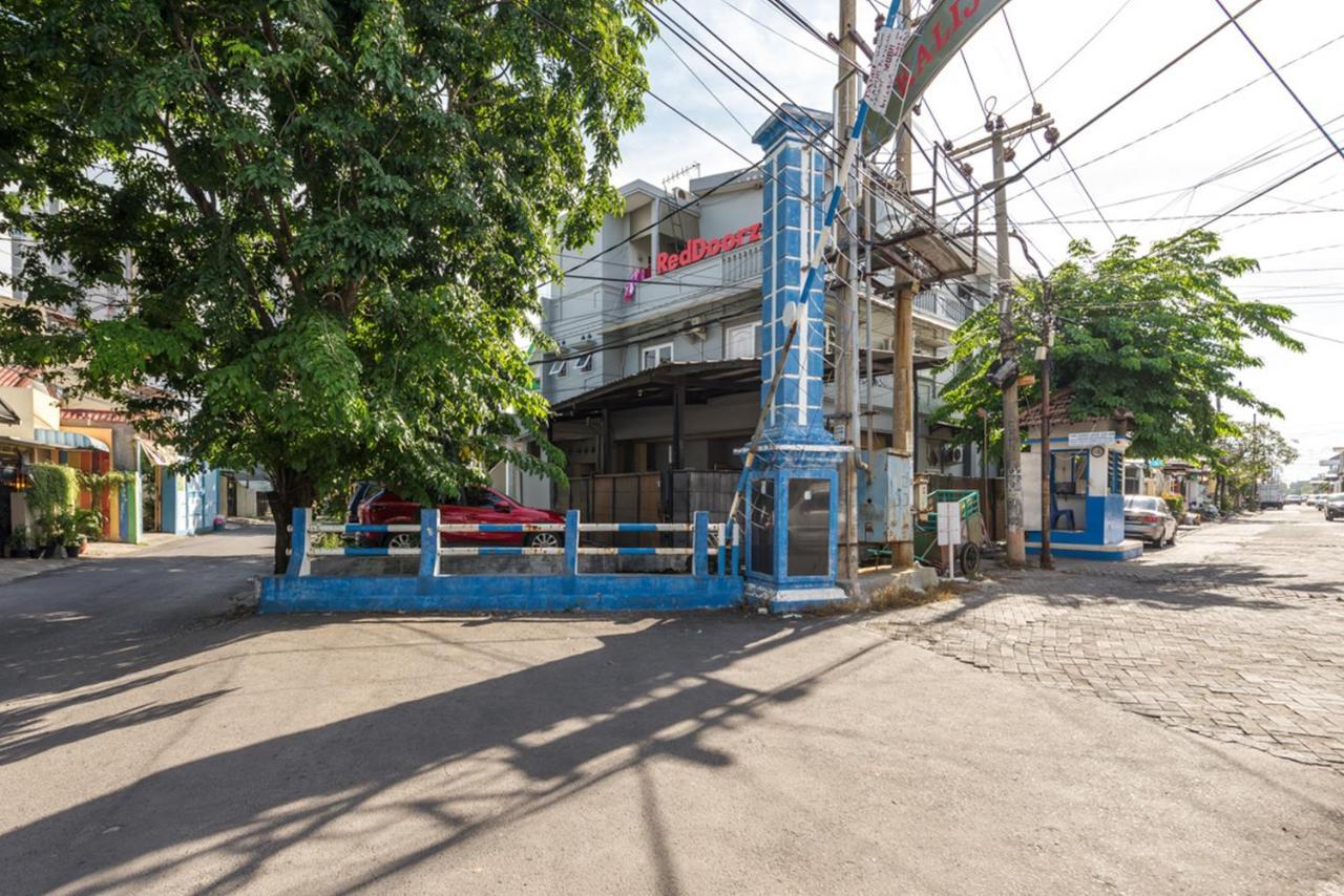 Reddoorz Near Widya Mandala University Сурабая Екстериор снимка
