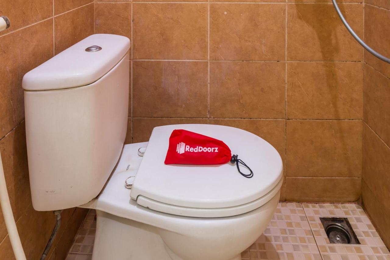 Reddoorz Near Widya Mandala University Сурабая Екстериор снимка